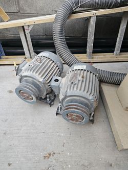 Spray booth with extractor and motor