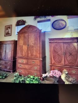 Queen bedroom set would headboard, footboard. No mattress and 3 large hutches. Very heavy, large new, perfect, all 43 thousand dollars