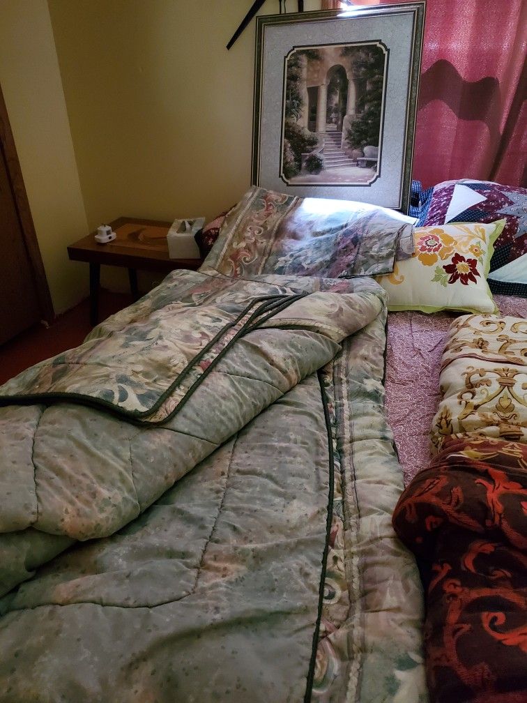 King SZ. Quilt And Accessories