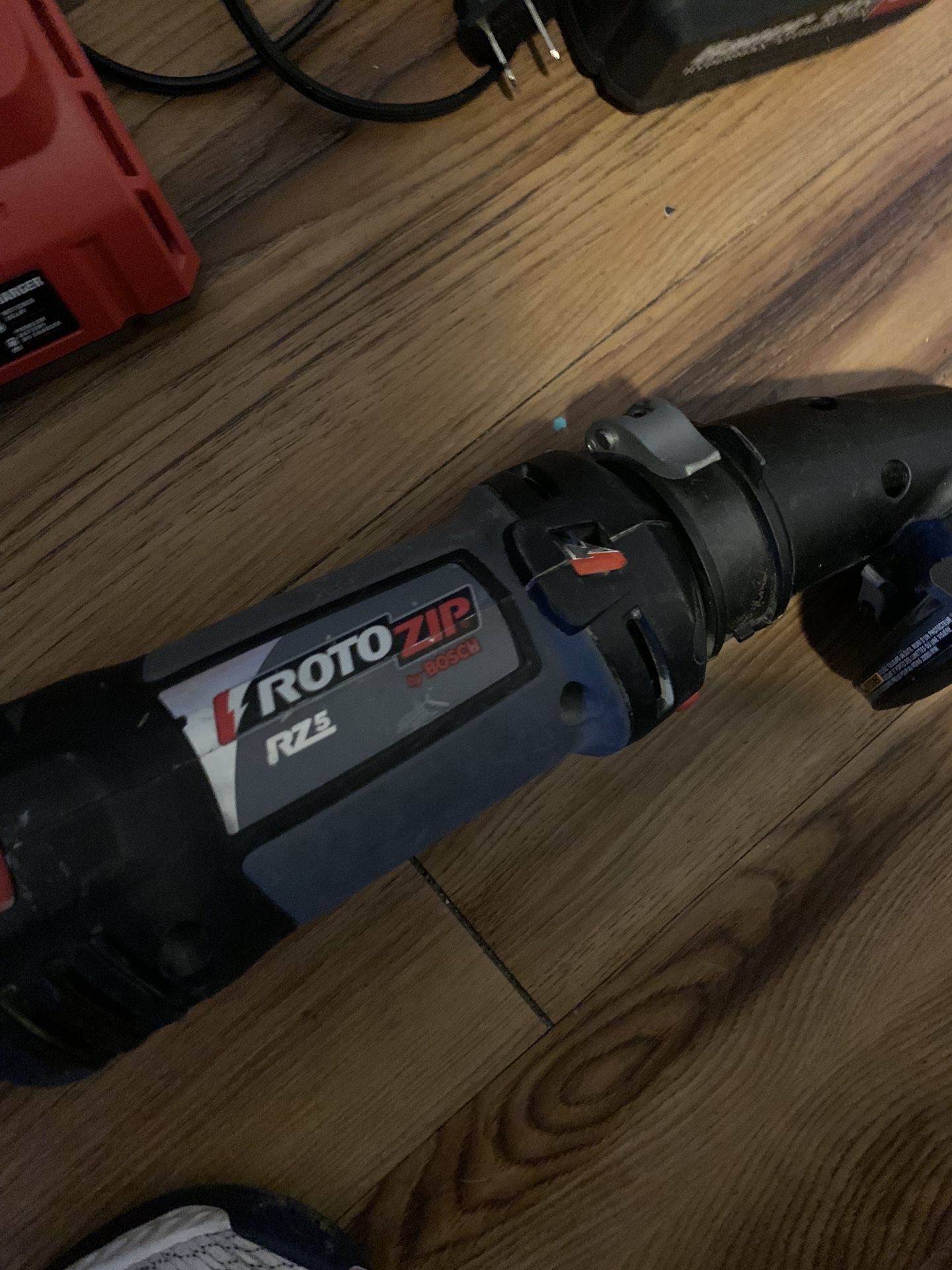3/8 Impact Bauer With Charger And Battery Rotozip Rz5