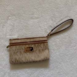 Michael Kors Wristlet New