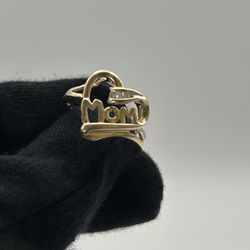 Solid 10K Gold “Mom” Heart Ring – 2.70 g – Size 7