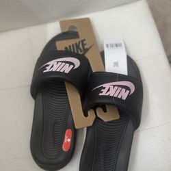  Nike Sandals 