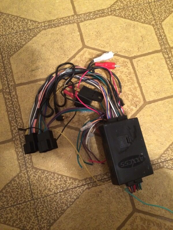 Aftermarket radio interface harness for 07-up gm