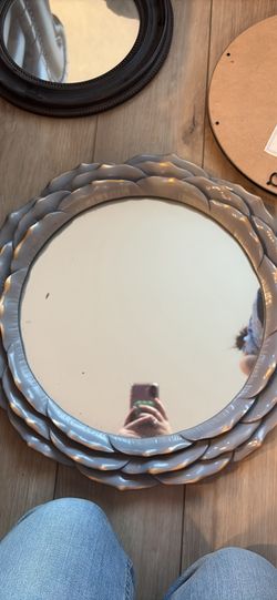 2 Mirrors