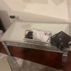 Class Coffee Table NO CRACKS In The Table!