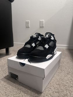 DS Jordan 4 White Thunder