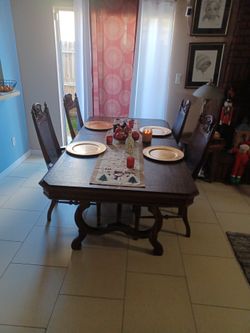 Very  Nice Table And Chairs,, Just  Got A Bigger  One