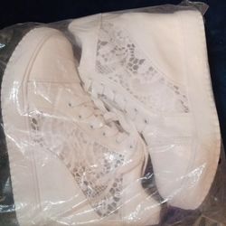 Lacy Wedge Shoes Size 9