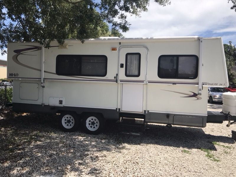 2004 HI-LO TOWLITE 24T Travel trailer, 1 Slide, Great tires, Must See