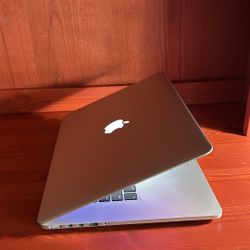 Apple MacBook Pro 15” Retina I7/16GB/500GB SSD $300