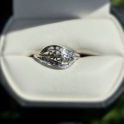 Jewelry 10k solid white gold diamonds 0.08CTW heart ring sz 7.00