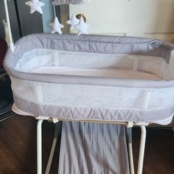 Like New Portable Baby Bassinet with Mobile & Storage – Light Gray
​