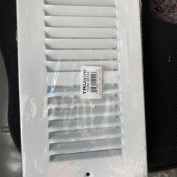 Air Vent 8 1/2 X 3 1/2 . 4 of Them For $20