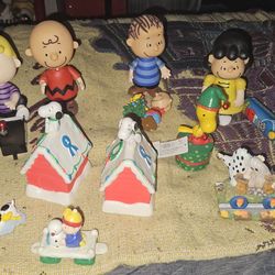 Peanuts Charlie brown snoopy figurines