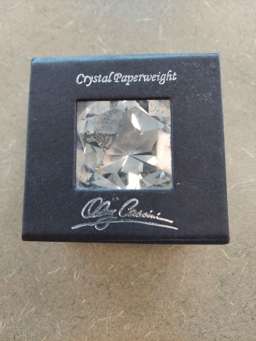 Oleg Cassini clear diamond shaped sighned crystal cut paperweight w/original box