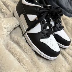 Almost New Panda Nikes Size 2 Youth