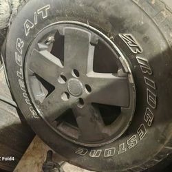 Jeep Wrangler Rims Whit Tires Size 17,    5 Rims Total 