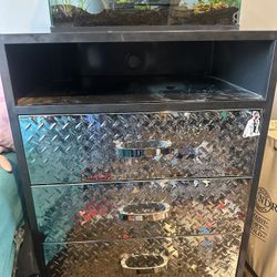 3 Drawer Dresser & Night Stand 