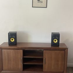 Entertainment Center With Storages 