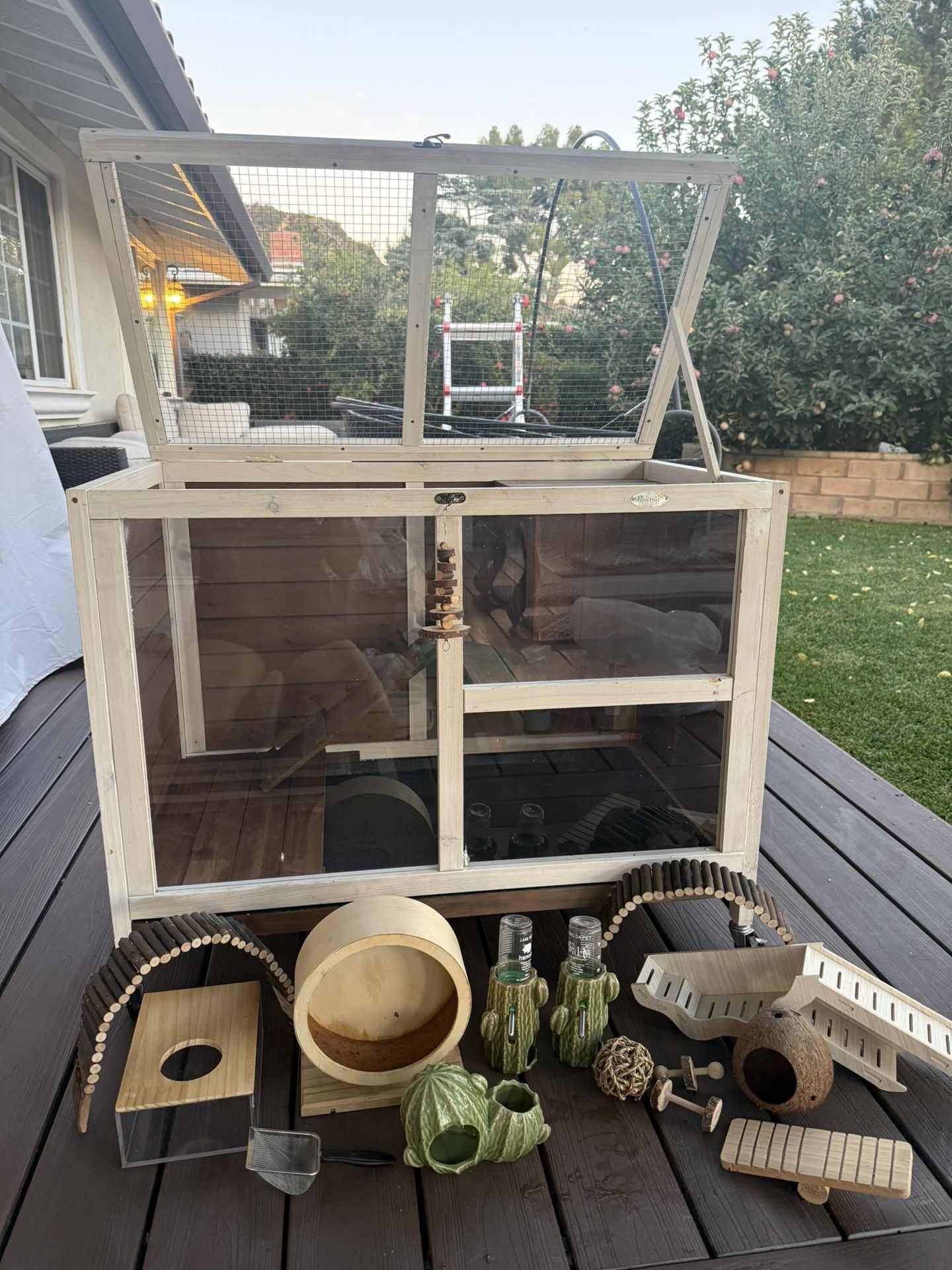 A Crate For Critters, 14 Accessories, Hay & Bedding