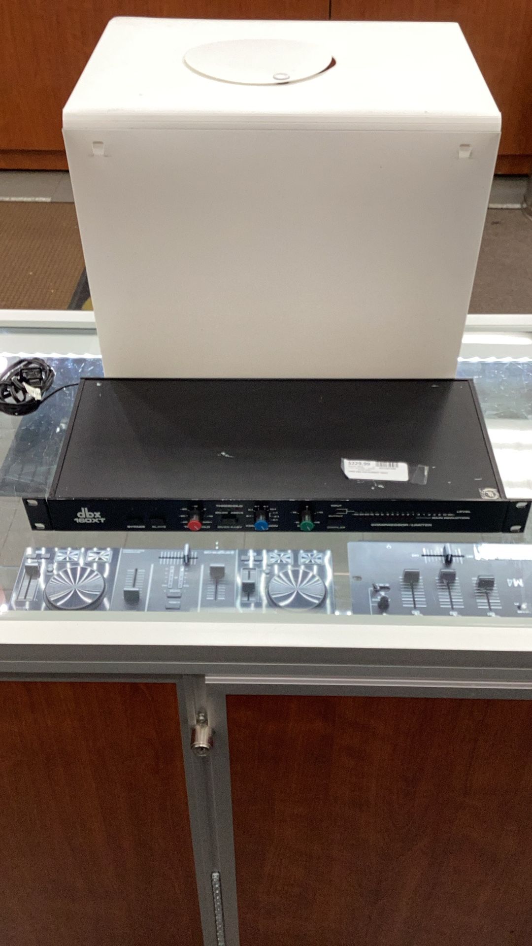 DBX DJ EQUIPMENT 