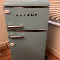 Galanz Mini Fridge 