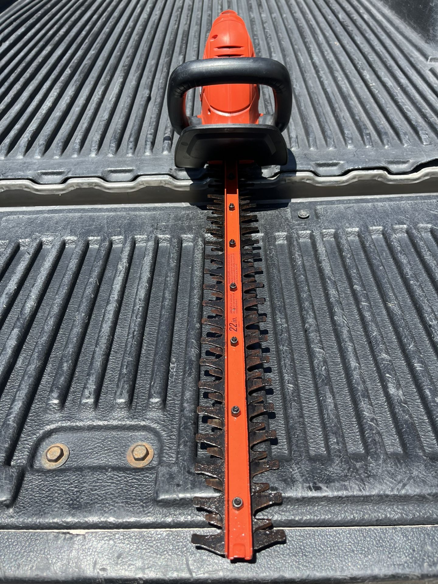22 inch corded hedge trimmer