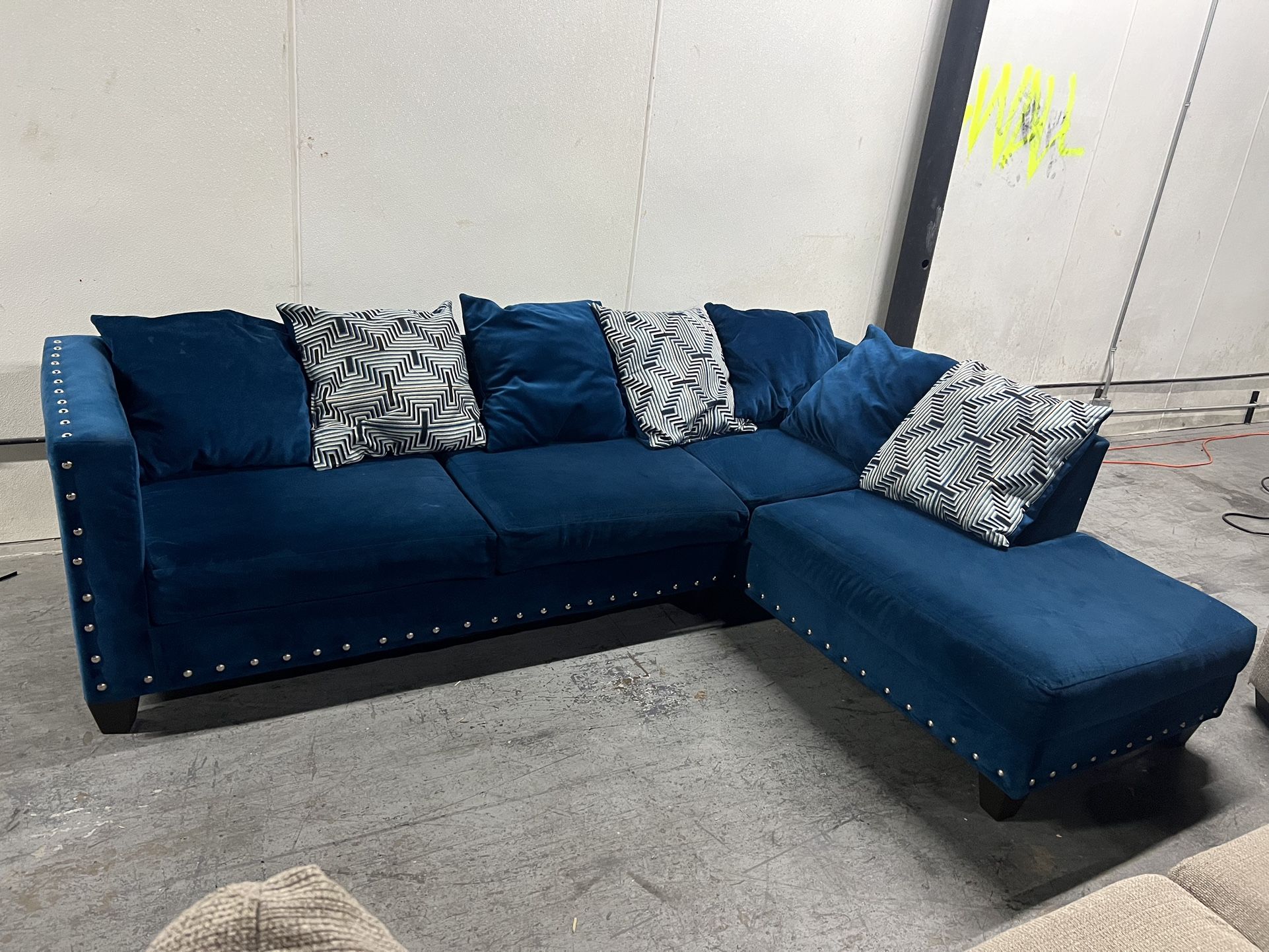 SECTIONAL COUCH SOFA