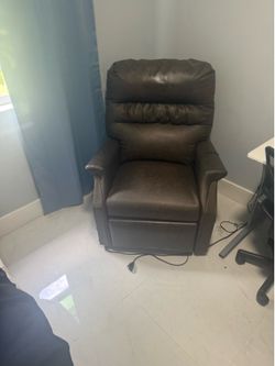 Electric Lazy Boy Chair / Recliner