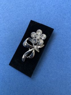 Beautiful Women Brooch Flower