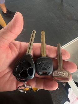 New Toyota chipped key- with free metal key
