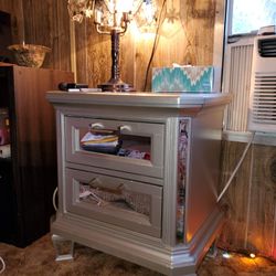400$ Mirror Dresser