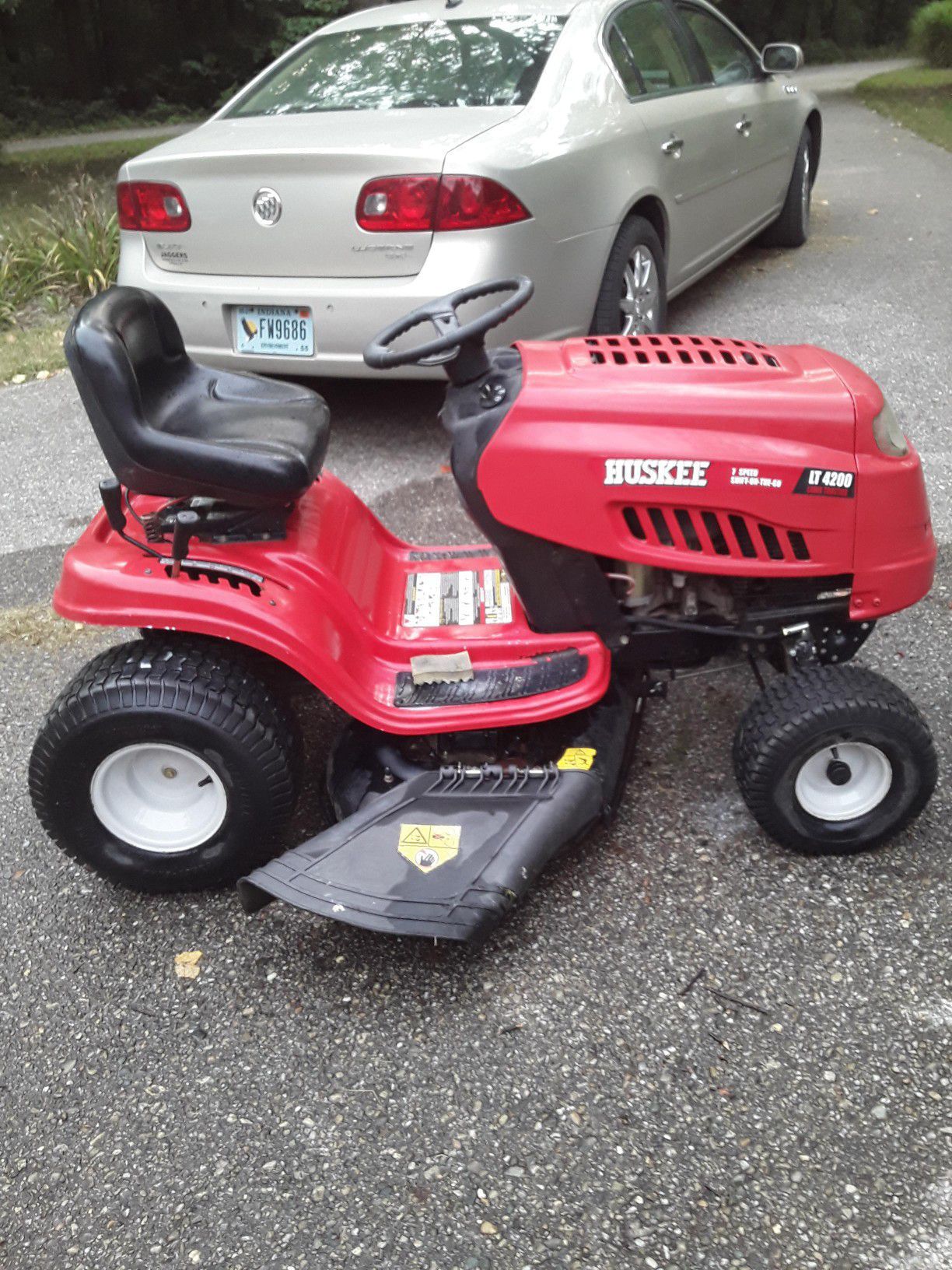 Huskee LT4200 lawn tractor