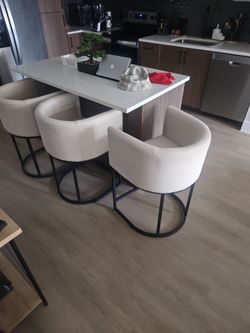 Island barstool ( just one)