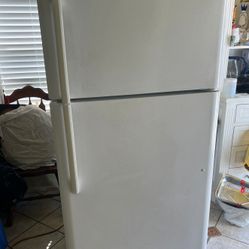 Frigidaire Refrigerator Works Excellent 