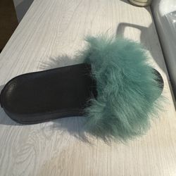 UGG  Slides 