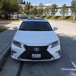 2018 Lexus ES 300H