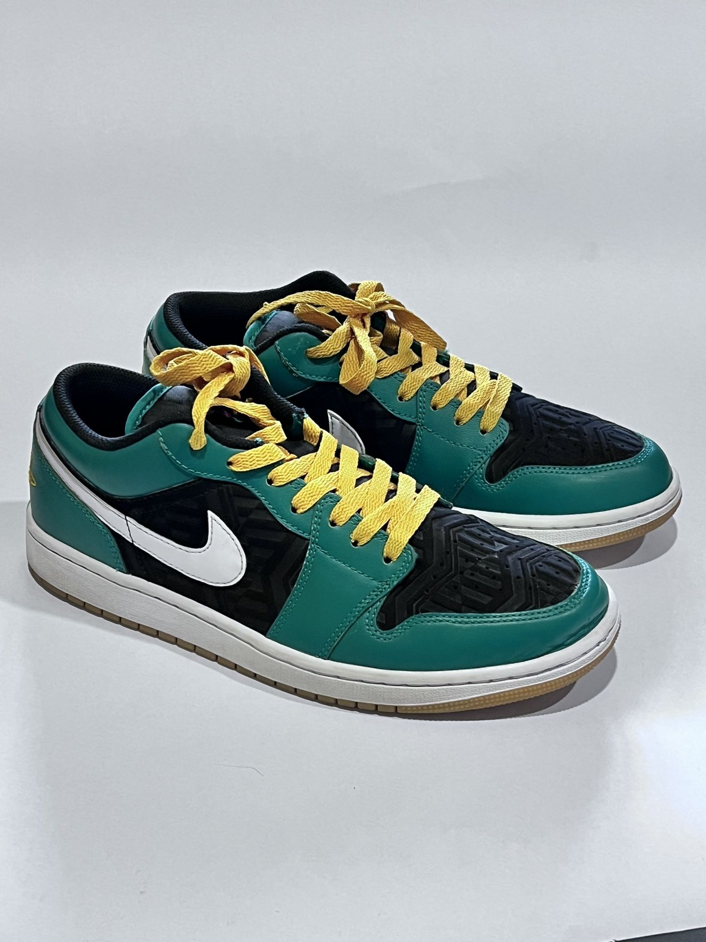 Sz 8.5 Air Jordan 1 Low SE 'Christmas'