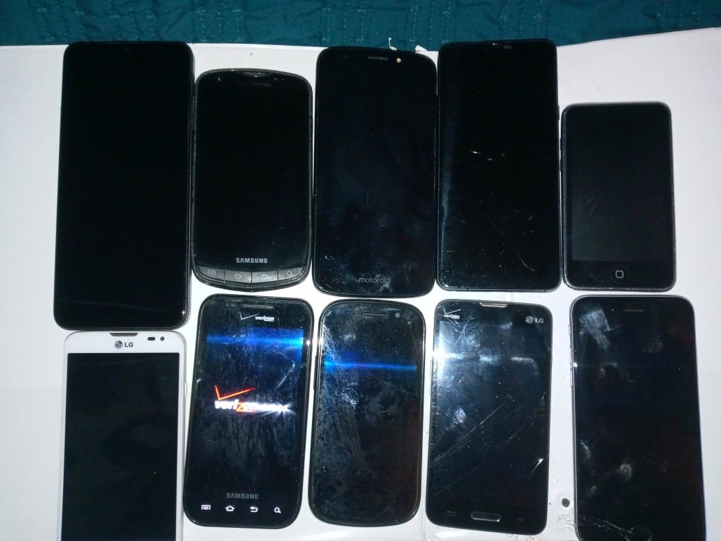 Lot of 11 phones and 2 Tablets For Parts