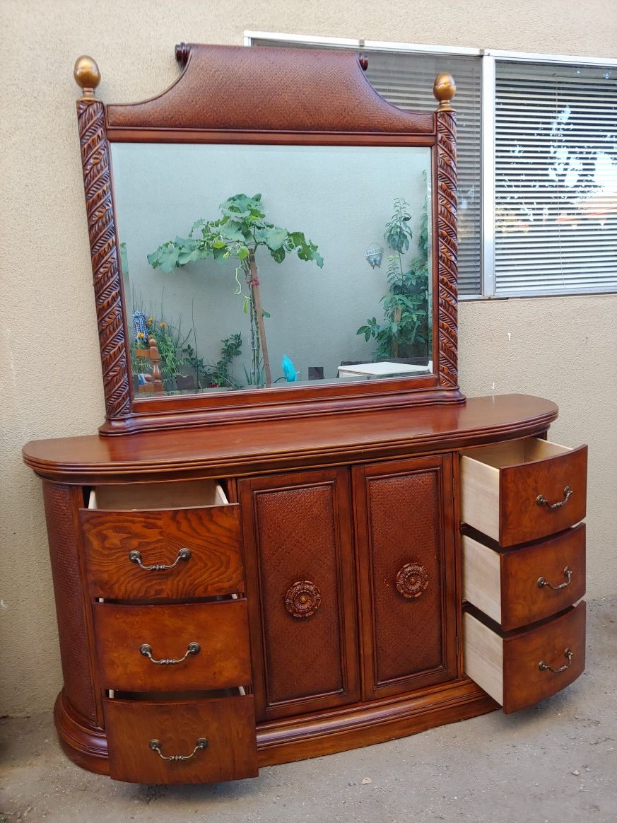 Dresser