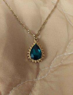 Vintage Emerald Glass Pendant Necklace 