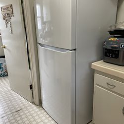 $500 LG Refrigerator