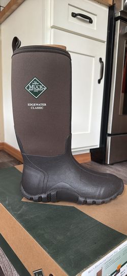 Tall Muck Boots, Men’s 6 / Women’s 7