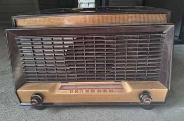 Phi 1940's Tube Radio Bakelite Record Player