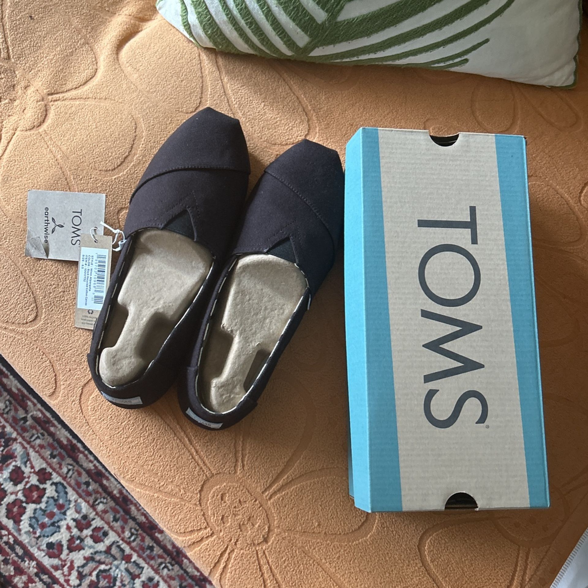 Toms flat Shoes 8.5 