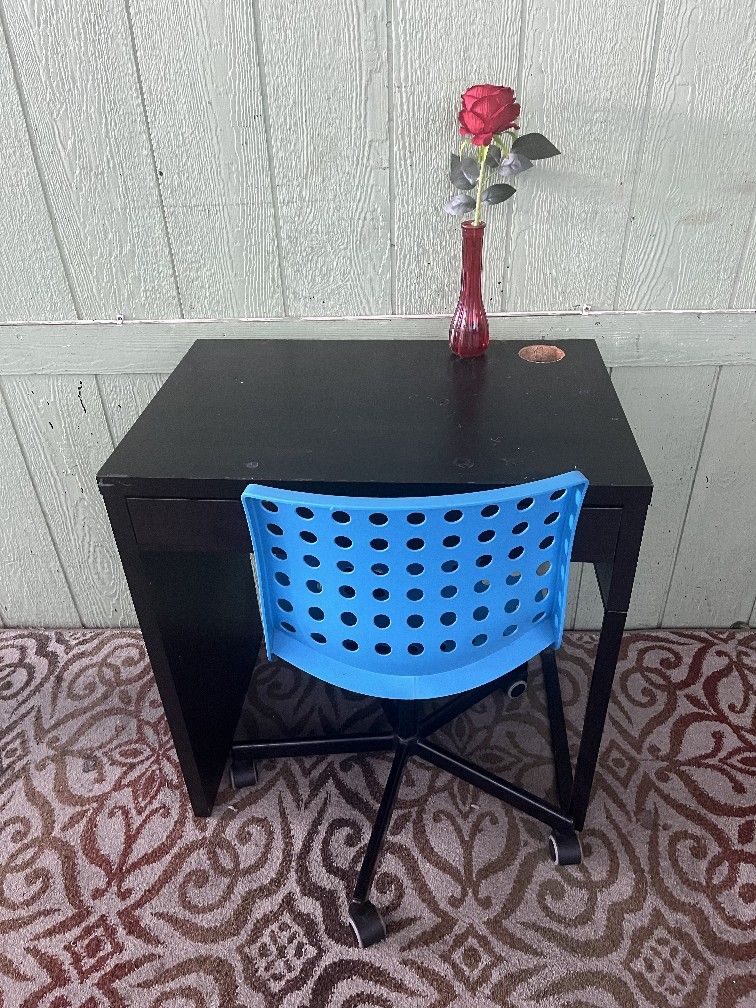 Desk With Chair , (Mire Mis Demás Ofertas)