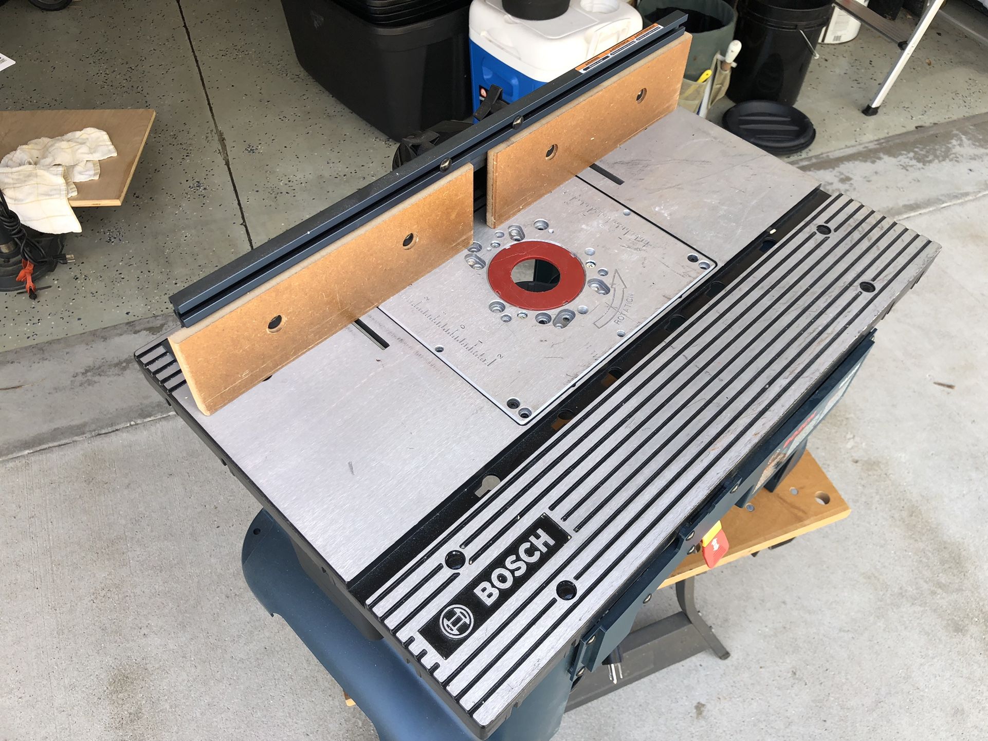 Bosch Aluminum Top Bench top Router Table With 2-1/2 In Vacuum Hose Port