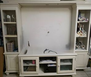 Entertainment center
