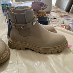 Size 1 & Size 2 Girl Boots 